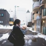 沖縄のシングルマザー（母子家庭）の貧困はなぜ多いの？貧困原因と支援方法をご紹介
